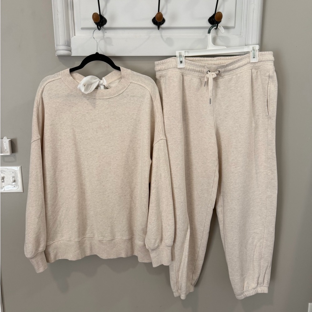 Aerie Matching Sweat Set. Neutral with Bow Details. Sweatshirt M Pants L
